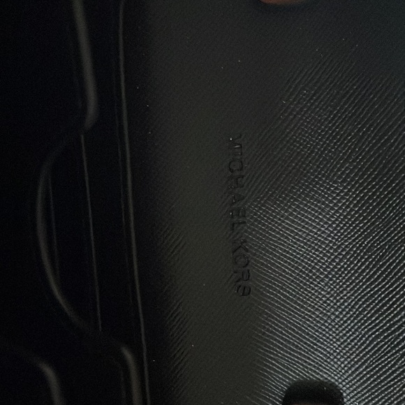 Michael Kors wallet on a chain - Picture 4 of 5